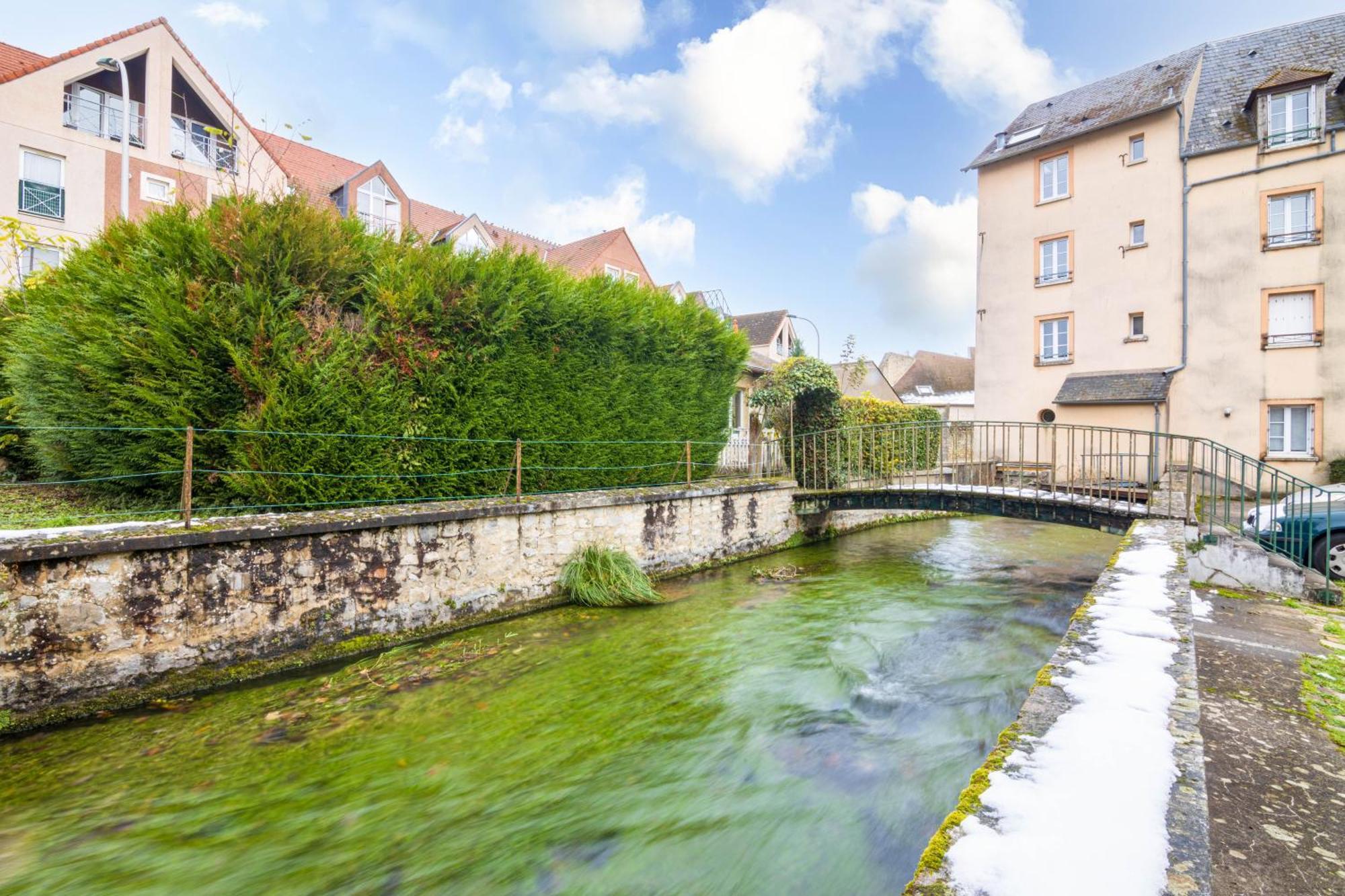 Retraite Romantique A Etampes Exterior photo